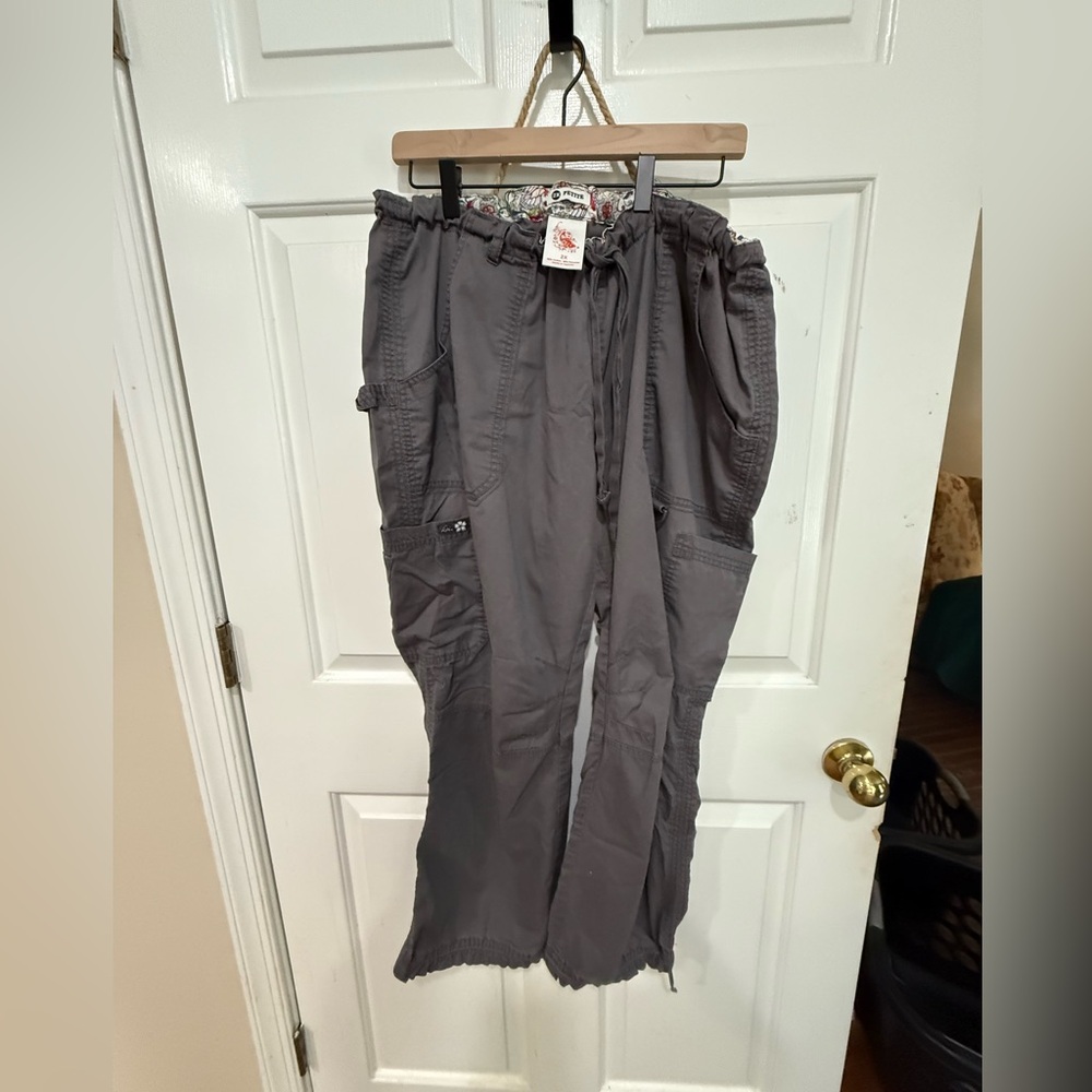 Women’s Koi Lindsey Cargo Scrub pants - 2XL petite